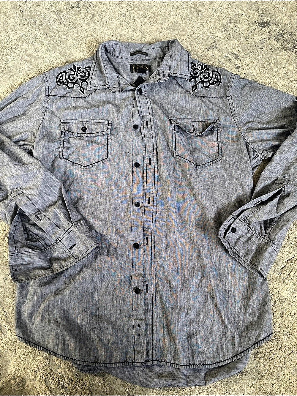 Helix Men's Embroidered Graphic Button-Up Gray Large